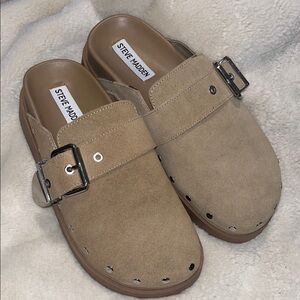 Steve Madden Beige Suede Buckle Clogs